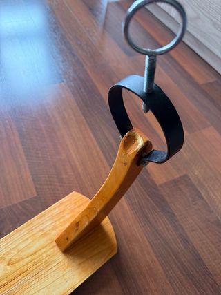 Jamonero de madera y metal