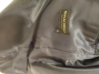 Chaqueta de traje gris hombre.