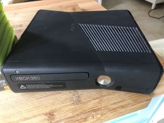 Xbox 360 Negra + juegos