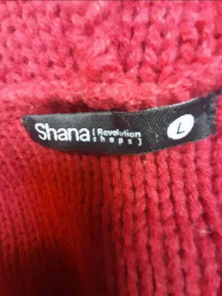 Chaqueta larga roja con botones de madera