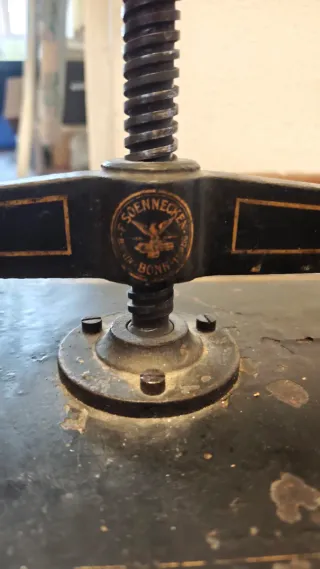 Antigua prensa F.Sornnecke