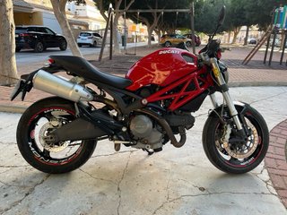 Ducati Monster 696