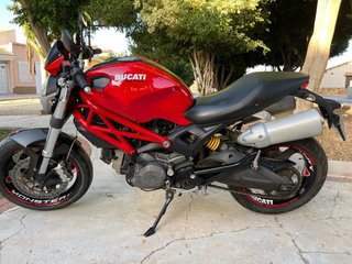 Ducati Monster 696