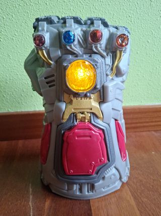Puño electrónico Avengers