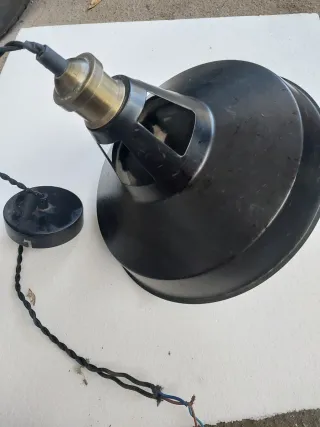 Lampada a sospensione nera in metallo