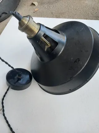 Lampada a sospensione nera in metallo