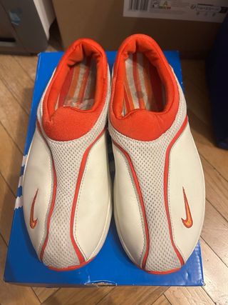 Zapatillas Nike Slip On Blancas y Naranja