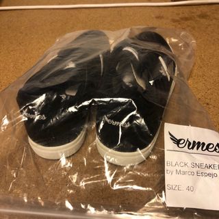 Men’s sneakers size 40