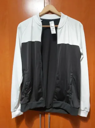 Chándal deportivo blanco y negro