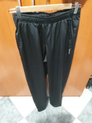 Chándal deportivo blanco y negro