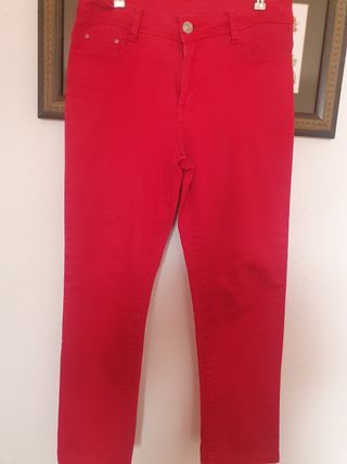 Pantalón vaquero elástico rojo Talla 40