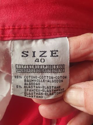 Pantalón vaquero elástico rojo Talla 40