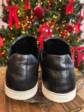 Zapatillas Fendi Negras y Doradas