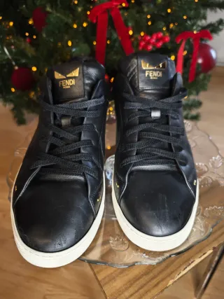 Zapatillas Fendi Negras y Doradas