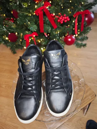 Zapatillas Fendi Negras y Doradas