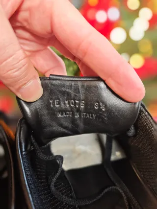 Zapatillas Fendi Negras y Doradas