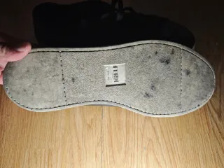 Zapatillas Fendi Negras y Doradas