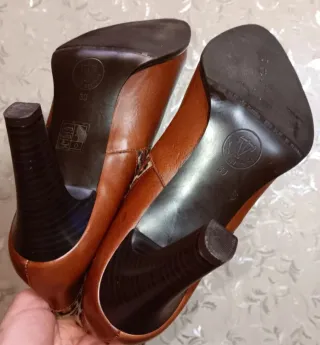 Botas de cuero con estampado animal