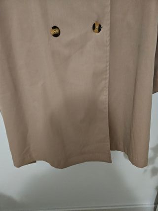 Gabardina Beige Doble Botonadura
