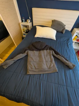 Abrigo calentito gris y negro