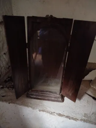 Capilla antigua de madera