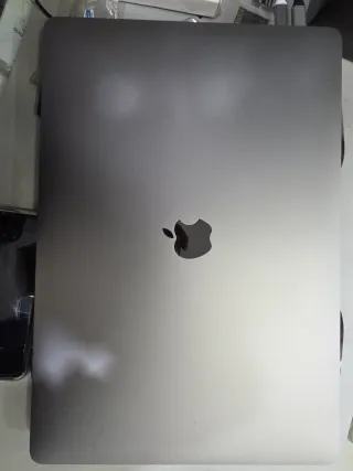 MacBook Pro 15” 2017 i7 / 16GB / 512GB