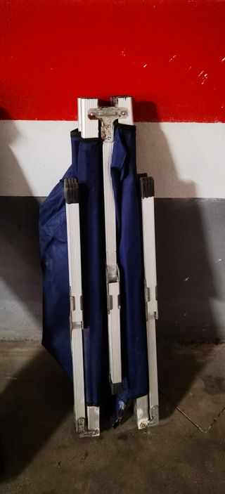 Cama Plegable Azul y Plateada