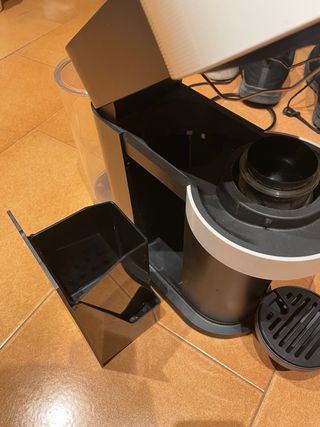 Cafetera Nespresso Vertuo Next + Adaptador