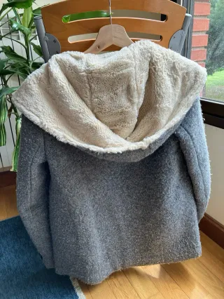 Abrigo Zara gris forro borreguito Talla XS