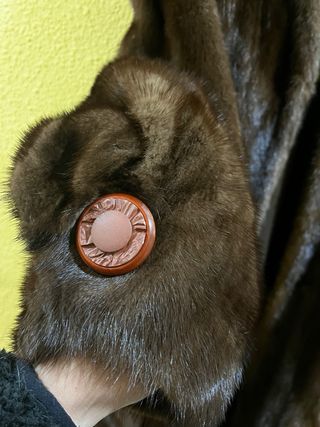 Abrigo de piel marrón