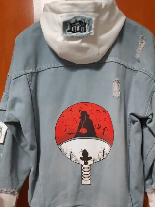 Chaqueta vaquera con capucha blanca