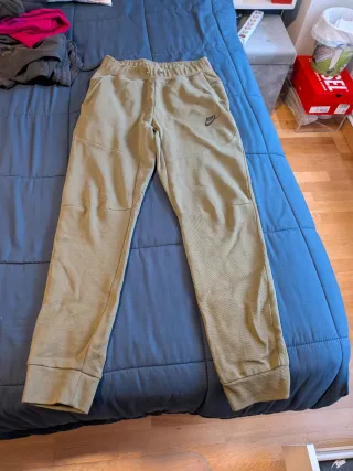 Pantalón Nike Tech Fleece Verde Oliva