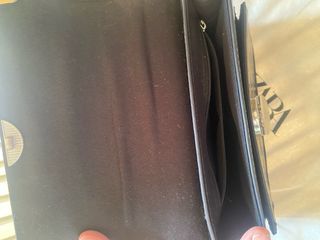 Bolso negro con detalles plateados