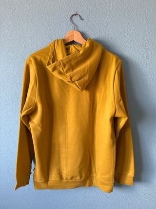 Sudadera Puma color mostaza. sin estrenar