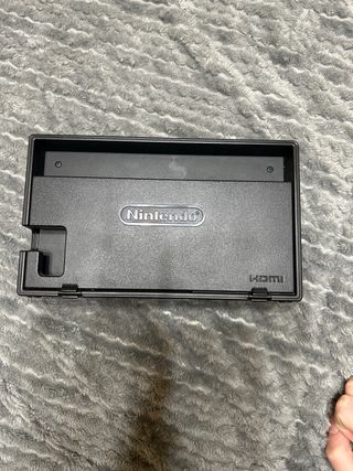 Nintendo Switch con funda azul y roja