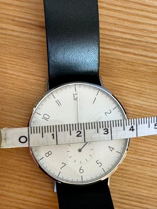 Reloj Skagen blanco y plateado, correa negra piel