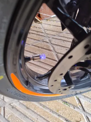 Tapón de válvula con luz LED