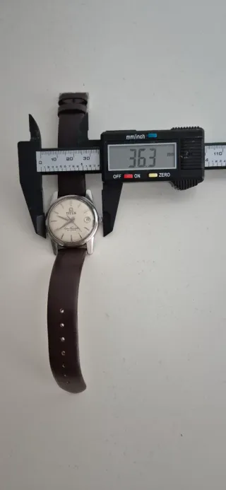 2 Relojes de Pulsera Titus. automaticoy cuerda