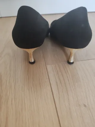 Zapatos Zara Negros Detalle Dorado