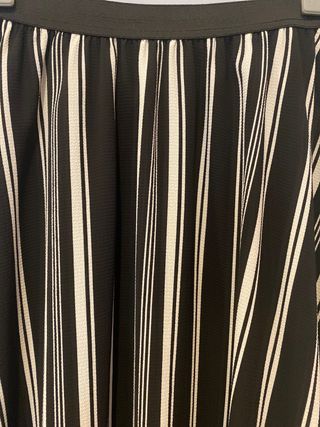 Falda asimétrica de rayas