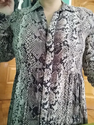 Vestido camisero estampado serpiente