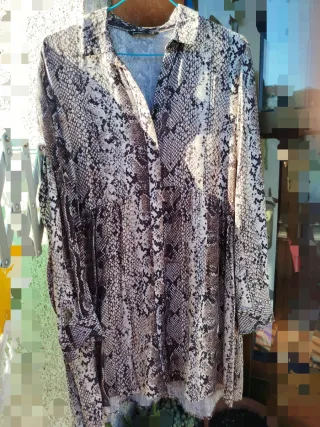 Vestido camisero estampado serpiente