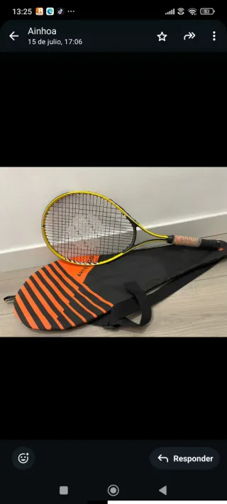 Raqueta de tenis con funda