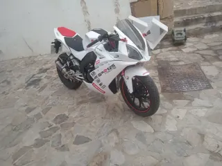 Moto Derbi GP1 125cc Blanca 4 tiempo
