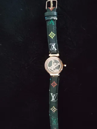 Reloj Louis Vuitton Negro y Dorado