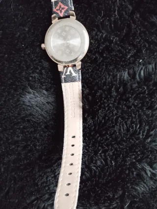 Reloj Louis Vuitton Negro y Dorado