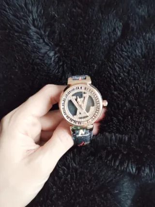 Reloj Louis Vuitton Negro y Dorado