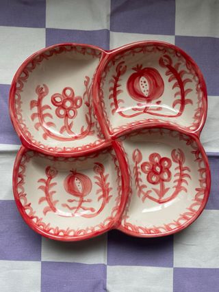 Plato de cerámica pintado a mano