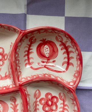 Plato de cerámica pintado a mano