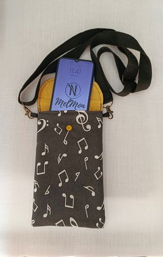 Bolso de tela pequeño con notas musicales